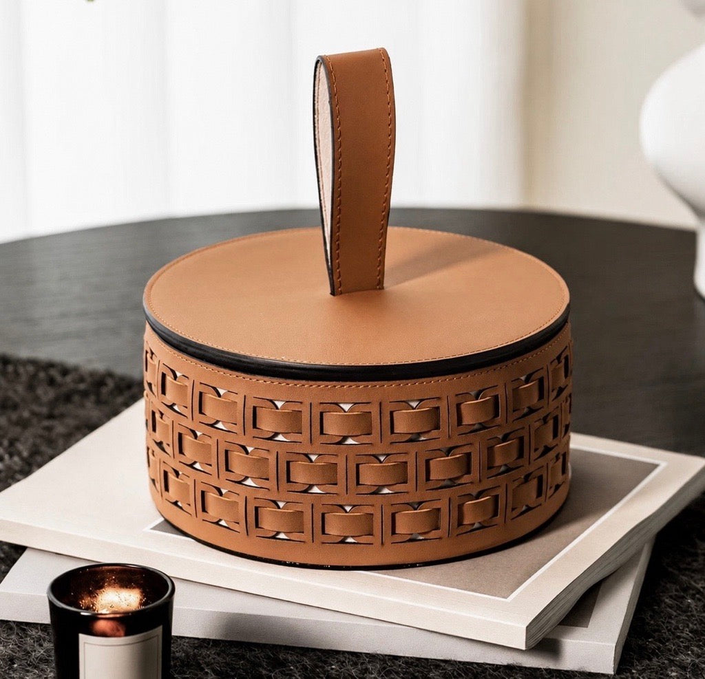 Leonie Round Box