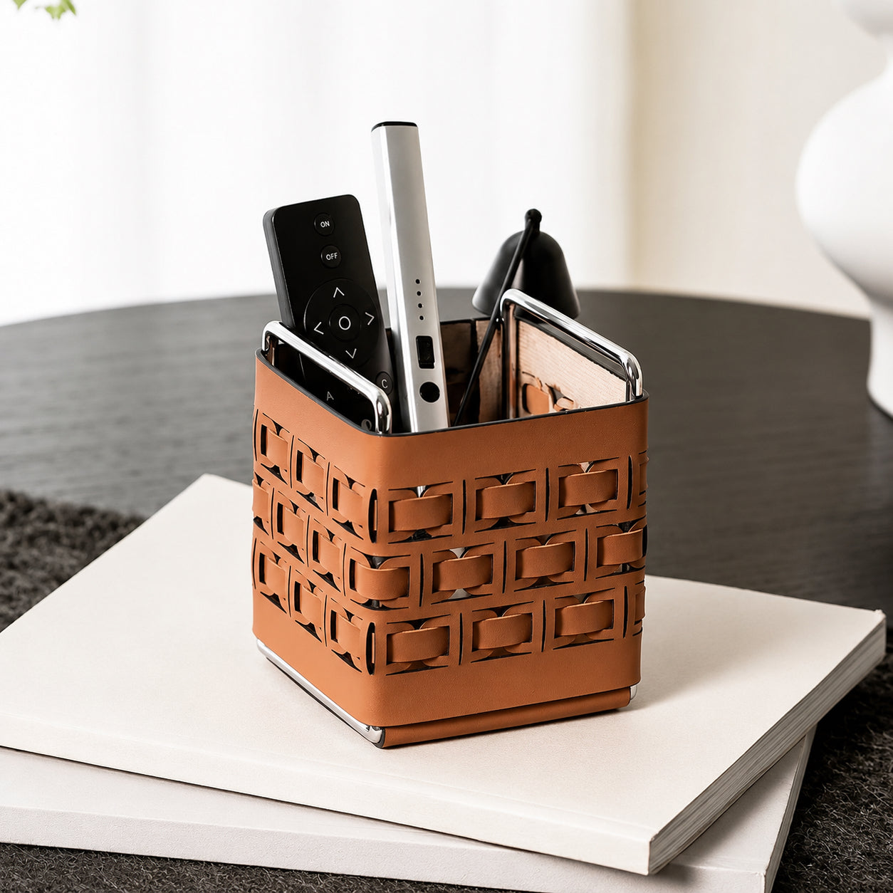 Leo Utility Holder