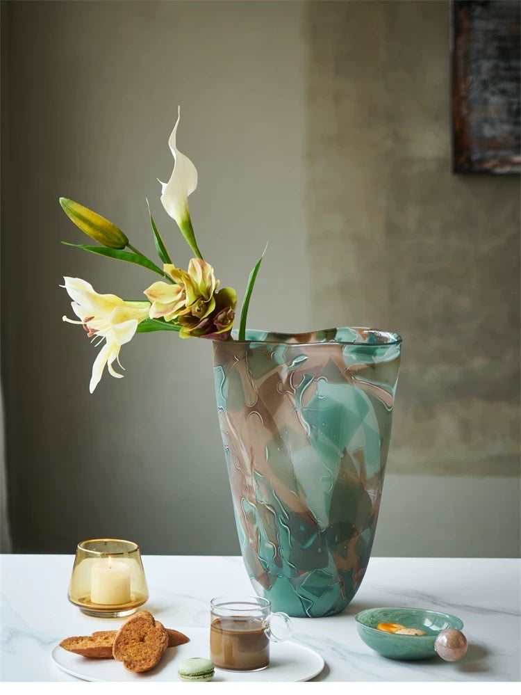 Kelly Vase (PRE ORDER)