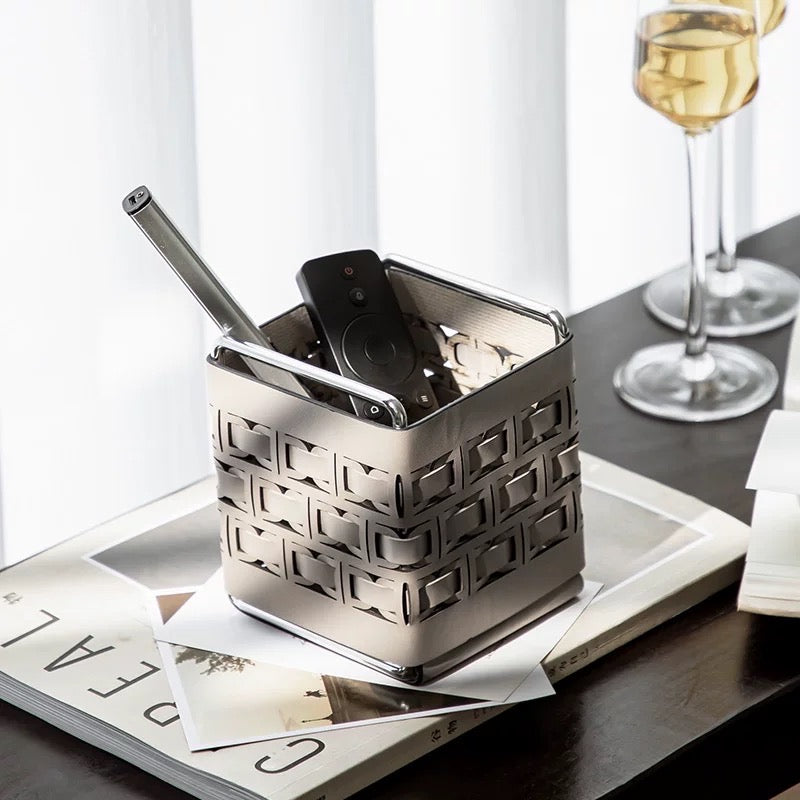 Leo Utility Holder