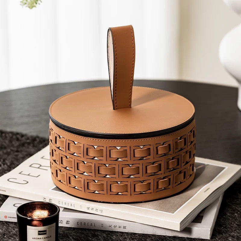 Leonie Round Box