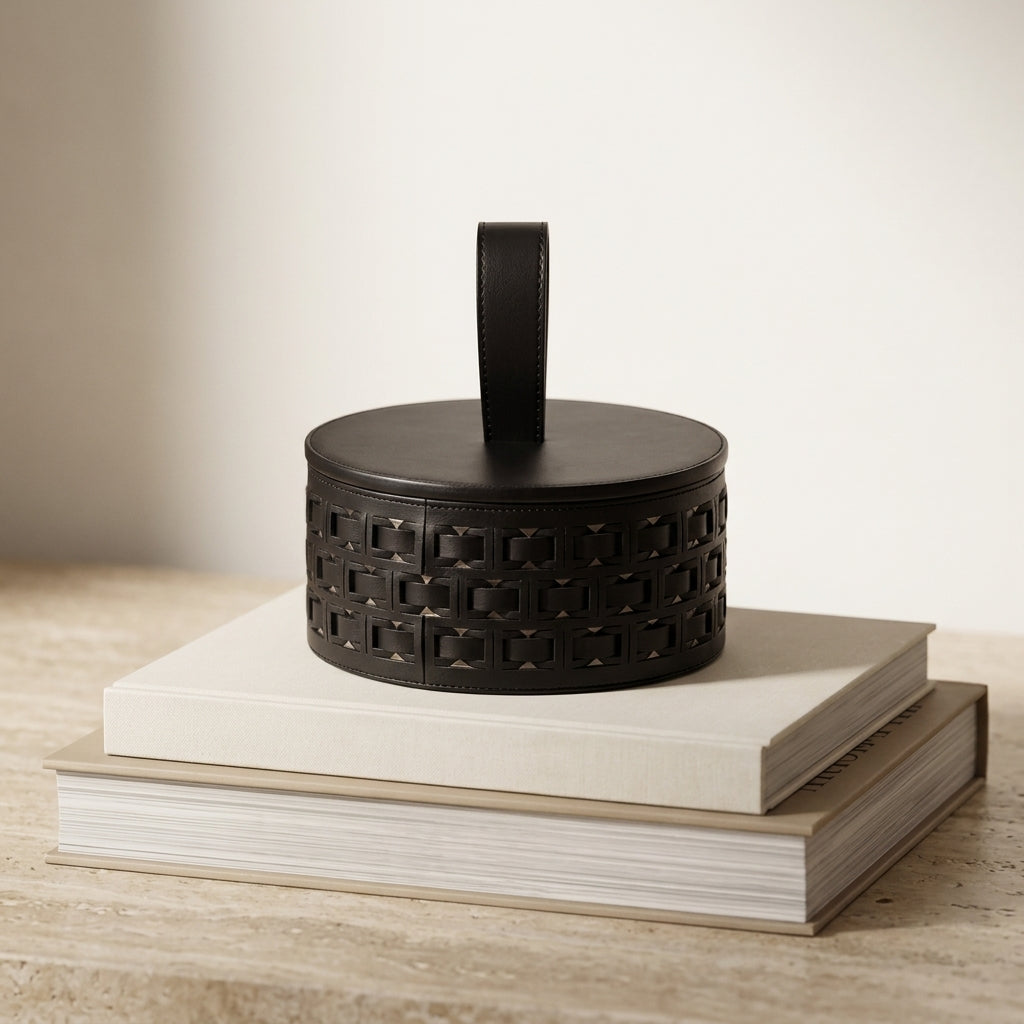 Leonie Round Box