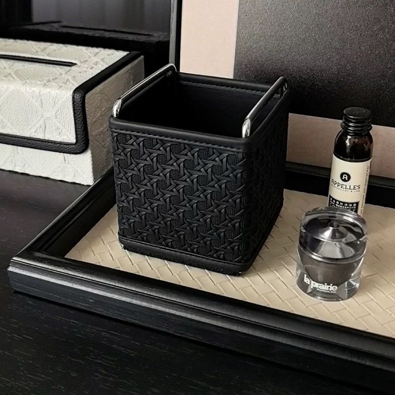 Nicola Leather Holder