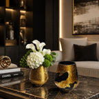 Moma Vase