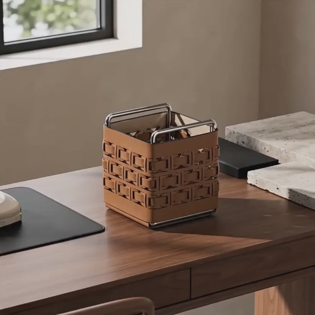Leo Utility Holder